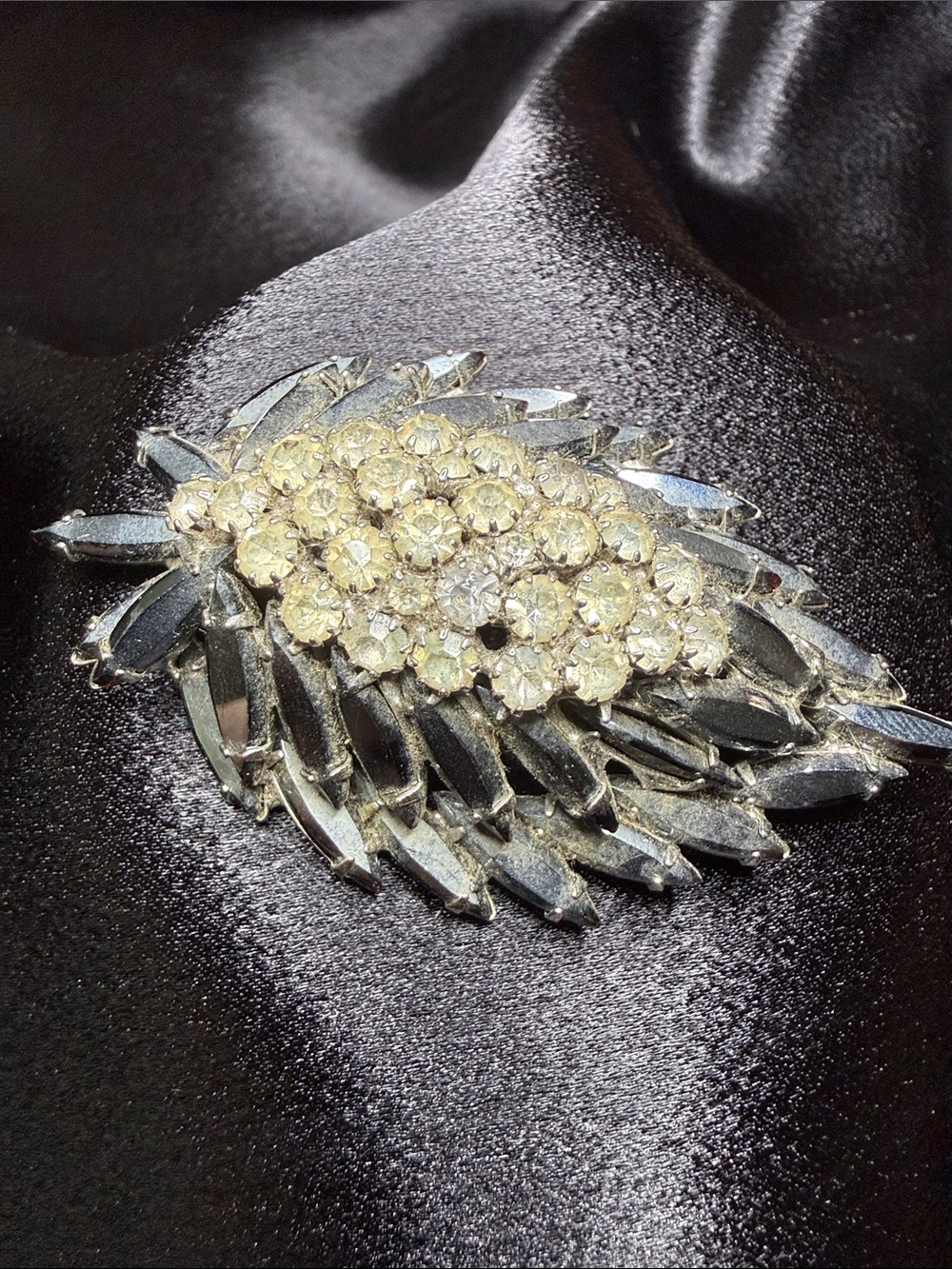 Mid Century Vintage Crystal Cluster Silver-Tone Brooch - Elegant Women's Jewelry